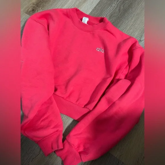 ALO Yoga Women's pink Cropped Sweater - Picture 1 of 4